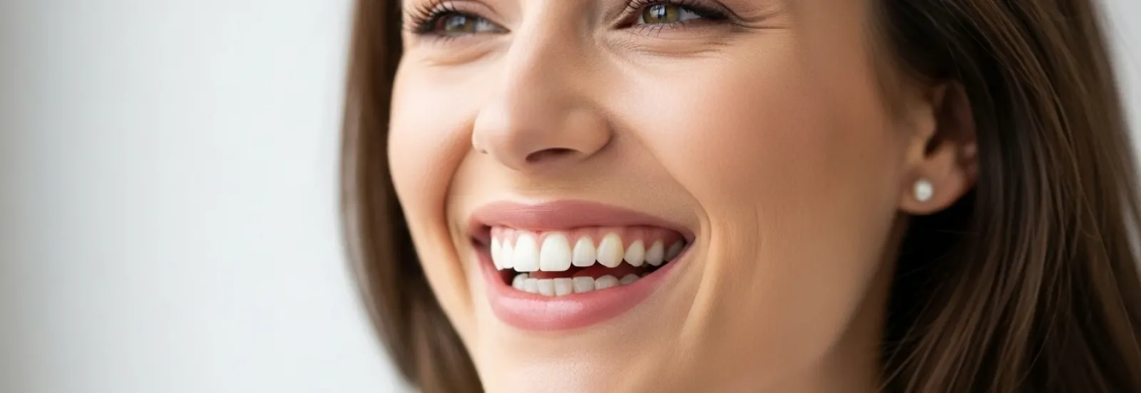 Zirkonyum Gülüş Tasarımı: Hayalinizdeki Gülüşe Işık Tutan Estetik Dokunuş